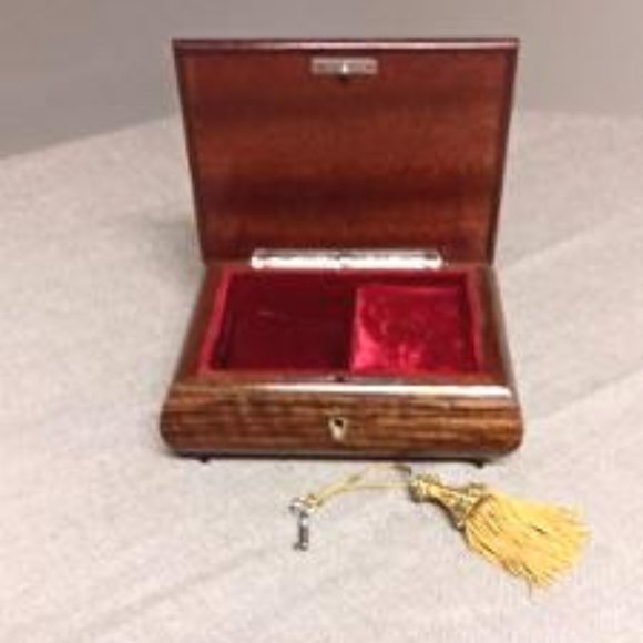 Vintage 30 Note Sorrento Music Jewelry Box - Picture 3 of 4
